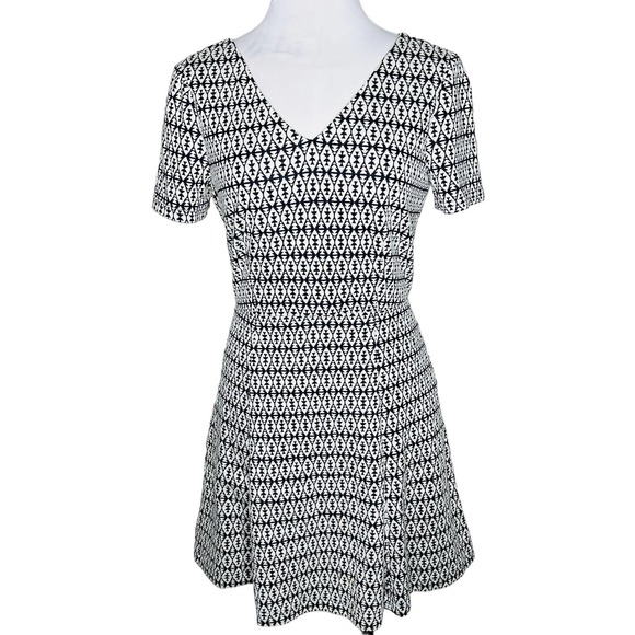 41 Hawthorn Dress MEDIUM Blue & White Short Sleeve Knit Fit & Flare V-Neck Zip - Picture 1 of 6